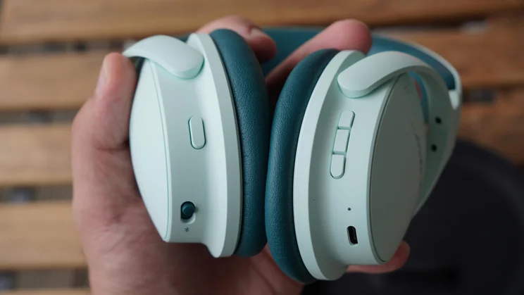 The physical control buttons on the earcups of the Bose QuietComfort Headphones 2nd Gen