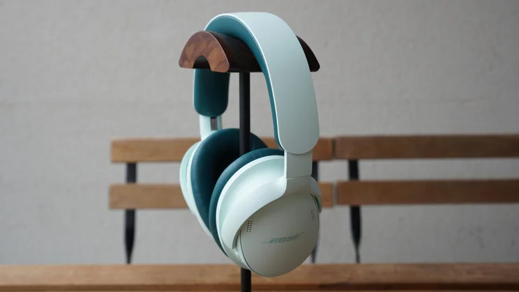 Side view of the Bose QuietComfort Headphones 2nd Gen on a headphones stand