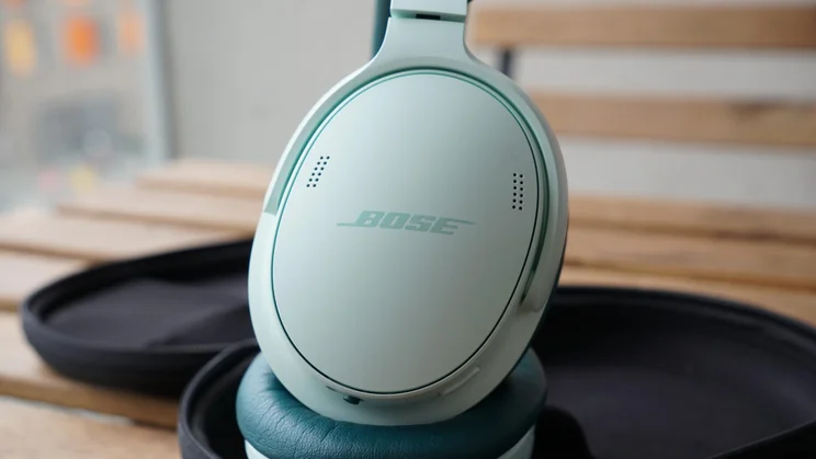 The outer shell of one of the earcups of the Bose QuietComfort Headphones 2nd Gen