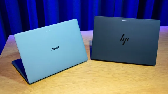 The HP Googlebook 14 and Asus Googlebook 14 on a wooden desk