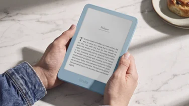Person holding aluminium Kindle with both hands