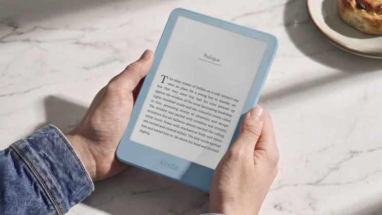 Person holding aluminium Kindle with both hands