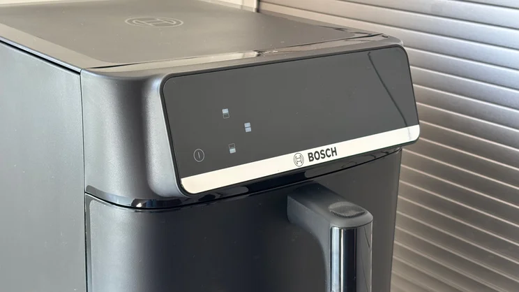 A closeup of the Bosch Series 6 Double Stack Drawer Air Fryer's digital display