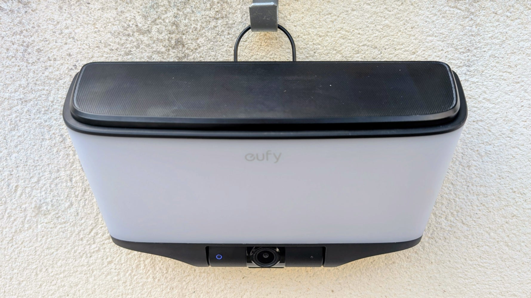 Eufy S4 4K Solar Wall Light review: Let there be light!
