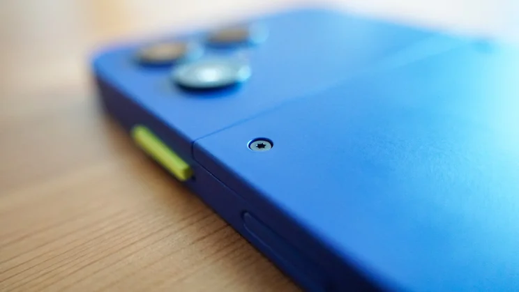 Close up of the Fairphone 6 Plus' customisable switch