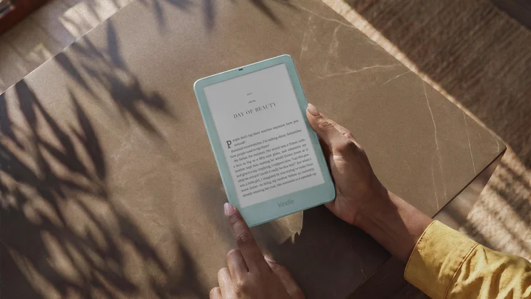 Person holding Kindle Paperwhite Signature Edition with both hands