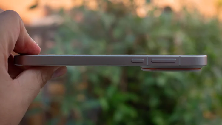 Oppo Find X10 Pro Max in hand, side view