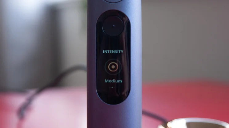A closeup of the Philips Sonicare DiamondClean 9900 Prestige electric toothbrush's digital display, showing brushing intensity