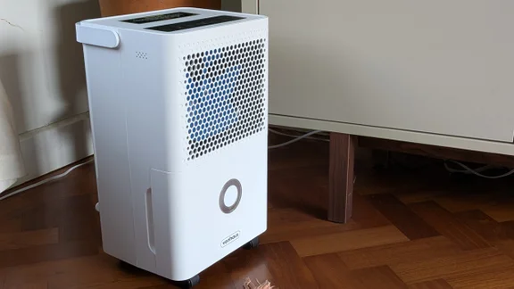 The Vonhaus 12l dehumidifier on the floor of a living room
